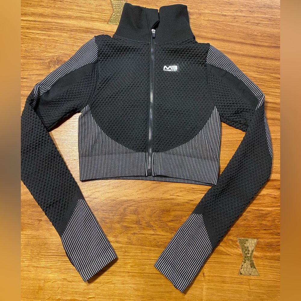MINIBEAST crop top for working out